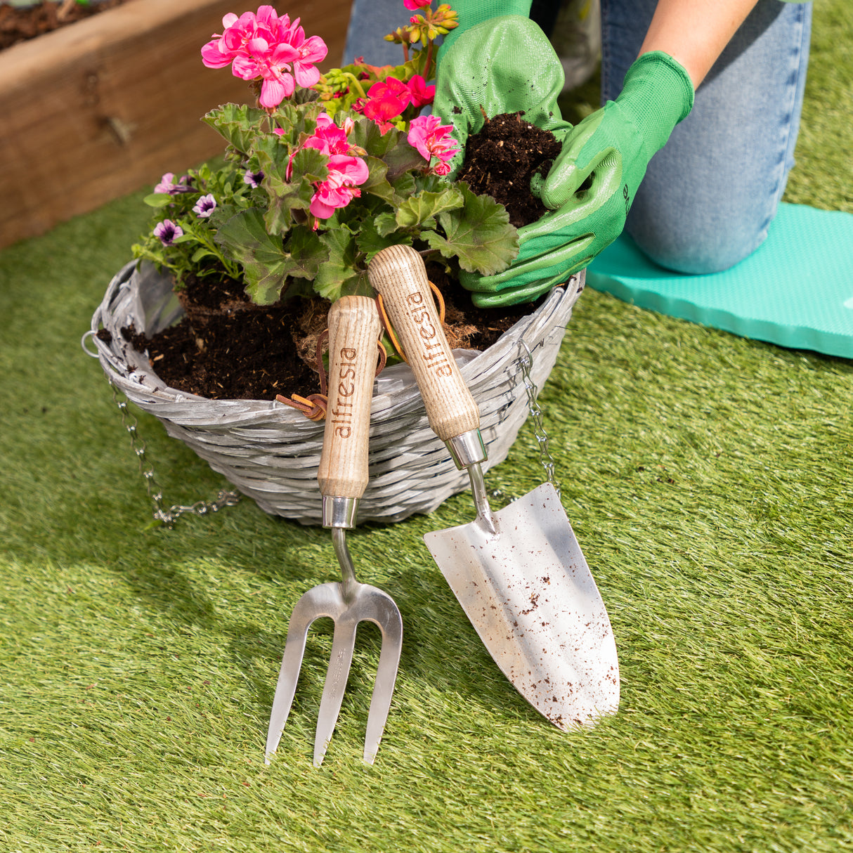 Alfresia Garden Trowel and Garden Fork Set