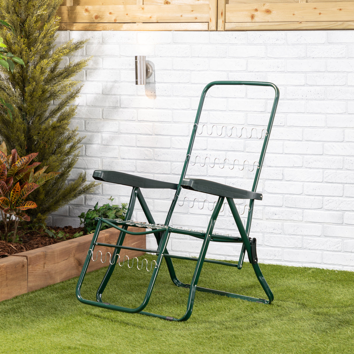 Alfresia Reclining Garden Chair – Green Frame with Classic Cushion, Relaxer Style