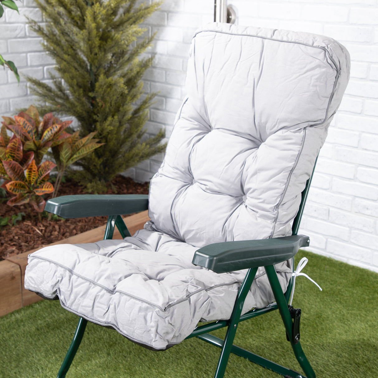 Alfresia Reclining Garden Chair – Green Frame with Classic Cushion